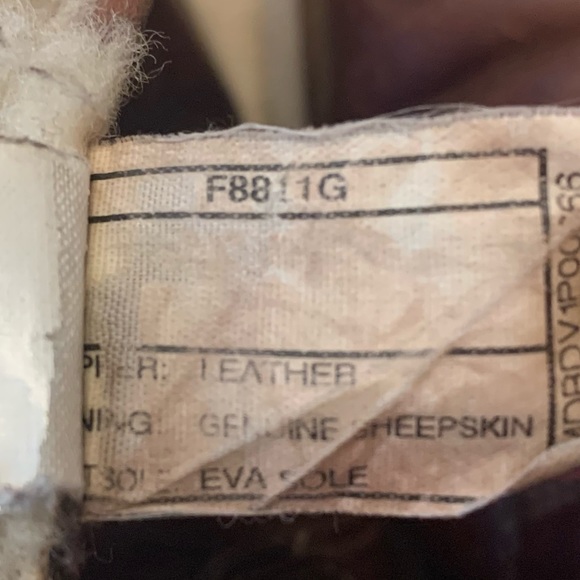 Rare UGG Cordovan Leather Hannen Boot with shearling liner - Picture 9 of 16